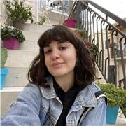 studentessa in lingue straniere impartisce le azioni di inglese